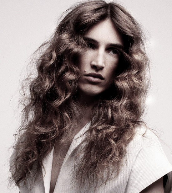 How To Take Control Of Your Frizzy Curls
