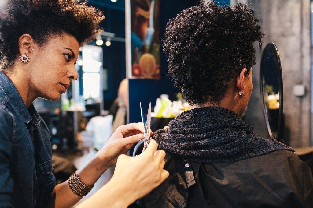 natural curly hair stylist