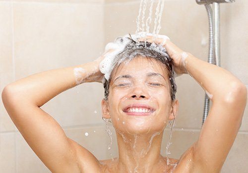 washing naturally curly hair